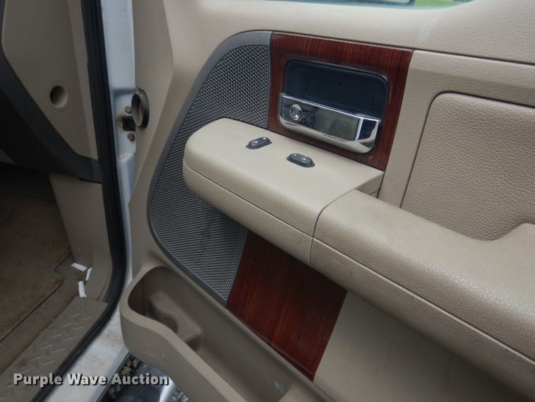 image for item DG4501 2006 Ford F150  SuperCab pickup truck