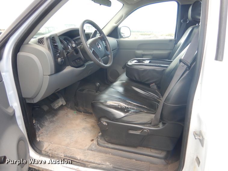 image for item DG5993 2008 GMC Sierra 2500HD  pickup truck