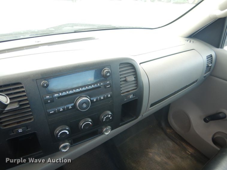 image for item DG5993 2008 GMC Sierra 2500HD  pickup truck