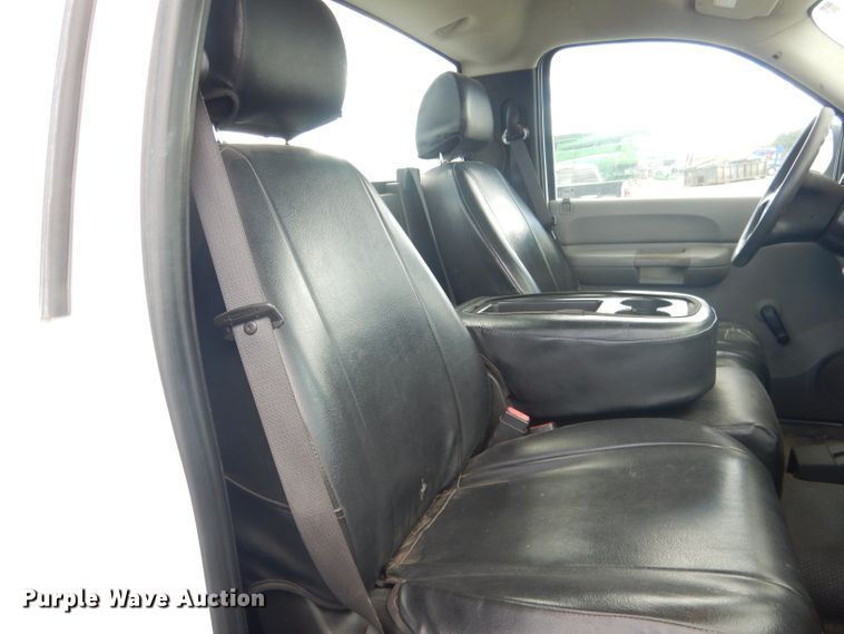 image for item DG5993 2008 GMC Sierra 2500HD  pickup truck