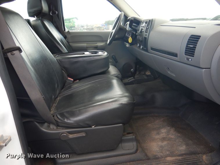 image for item DG5993 2008 GMC Sierra 2500HD  pickup truck