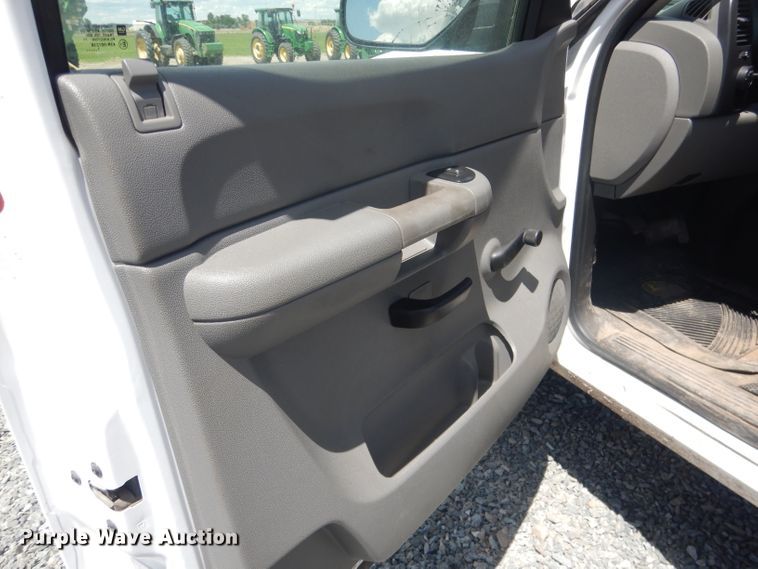 image for item DG5995 2008 GMC Sierra 2500HD pickup truck