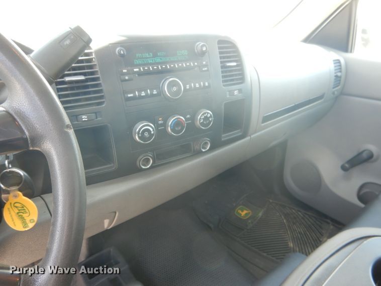 image for item DG5995 2008 GMC Sierra 2500HD pickup truck