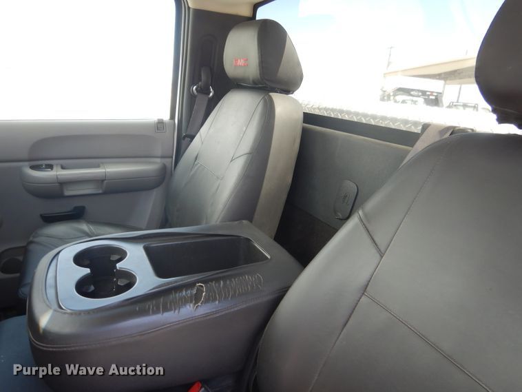 image for item DG5995 2008 GMC Sierra 2500HD pickup truck