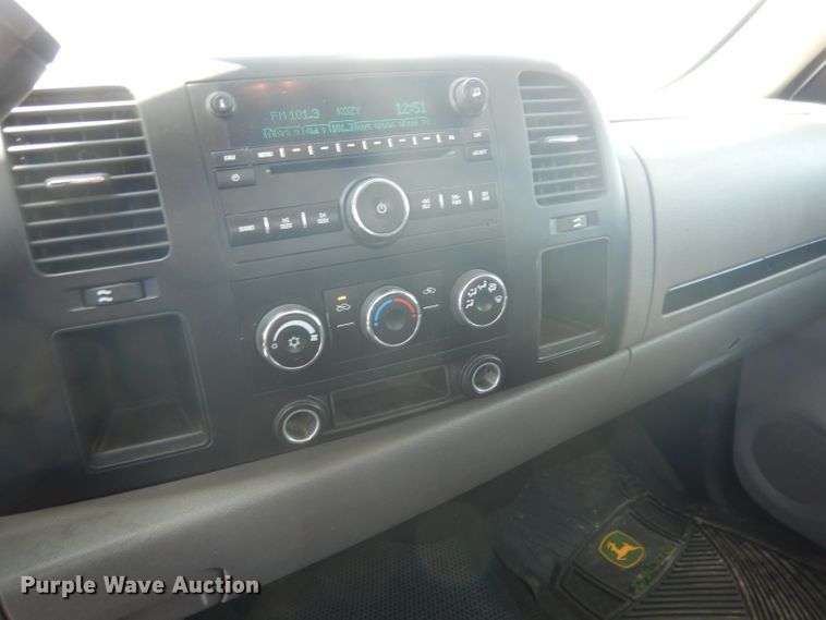 image for item DG5995 2008 GMC Sierra 2500HD pickup truck