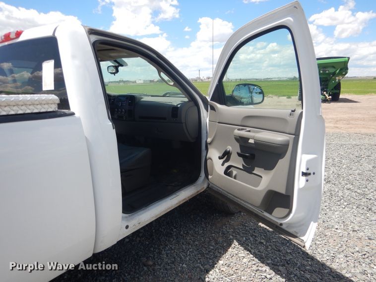 image for item DG5995 2008 GMC Sierra 2500HD pickup truck