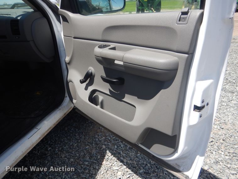 image for item DG5995 2008 GMC Sierra 2500HD pickup truck