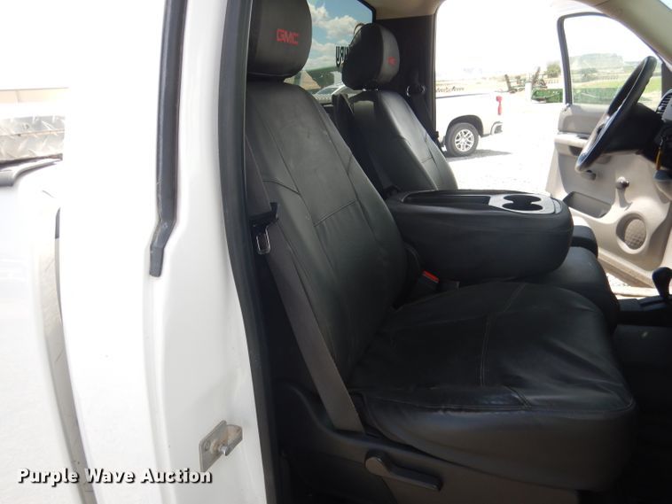 image for item DG5995 2008 GMC Sierra 2500HD pickup truck