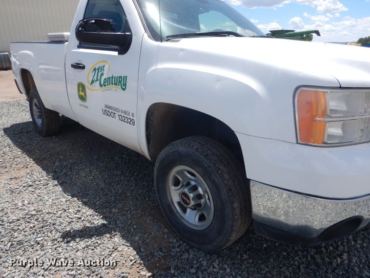 image for item DG5995 2008 GMC Sierra 2500HD pickup truck