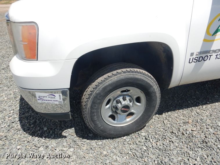 image for item DG5995 2008 GMC Sierra 2500HD pickup truck
