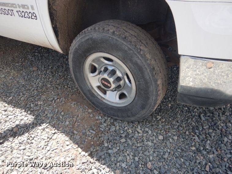 image for item DG5995 2008 GMC Sierra 2500HD pickup truck