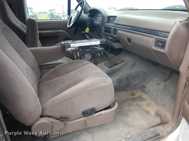 image for item DG5997 1996 Ford F350 XL  SuperCab utility bed pickup truck