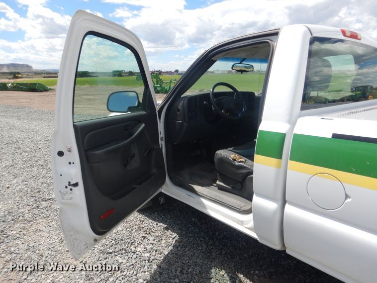 image for item DG5998 2005 GMC Sierra 1500  pickup truck