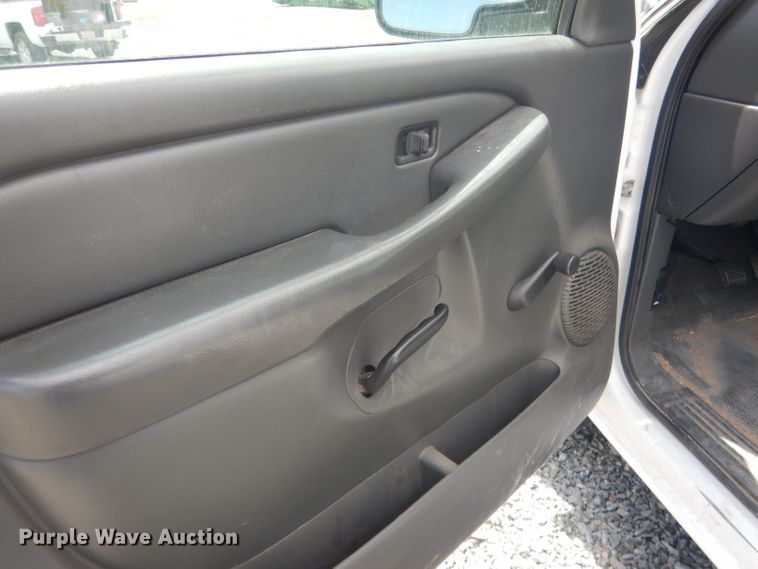 image for item DG5998 2005 GMC Sierra 1500  pickup truck