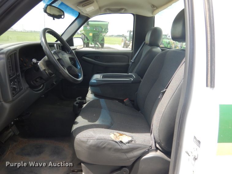 image for item DG5998 2005 GMC Sierra 1500  pickup truck