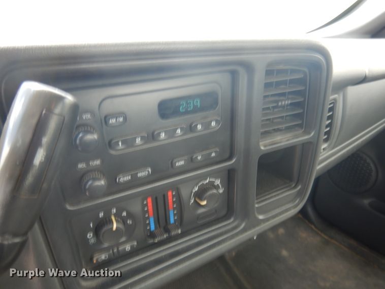 image for item DG5998 2005 GMC Sierra 1500  pickup truck