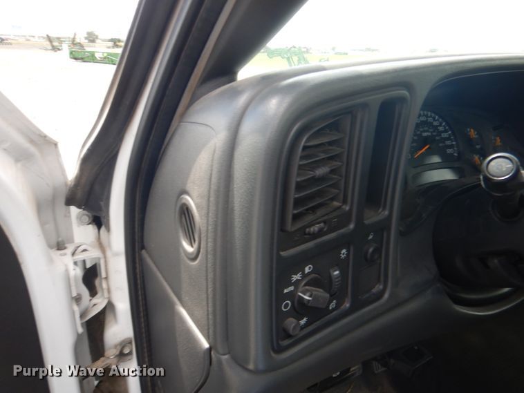 image for item DG5998 2005 GMC Sierra 1500  pickup truck