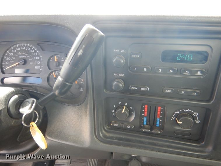 image for item DG5998 2005 GMC Sierra 1500  pickup truck