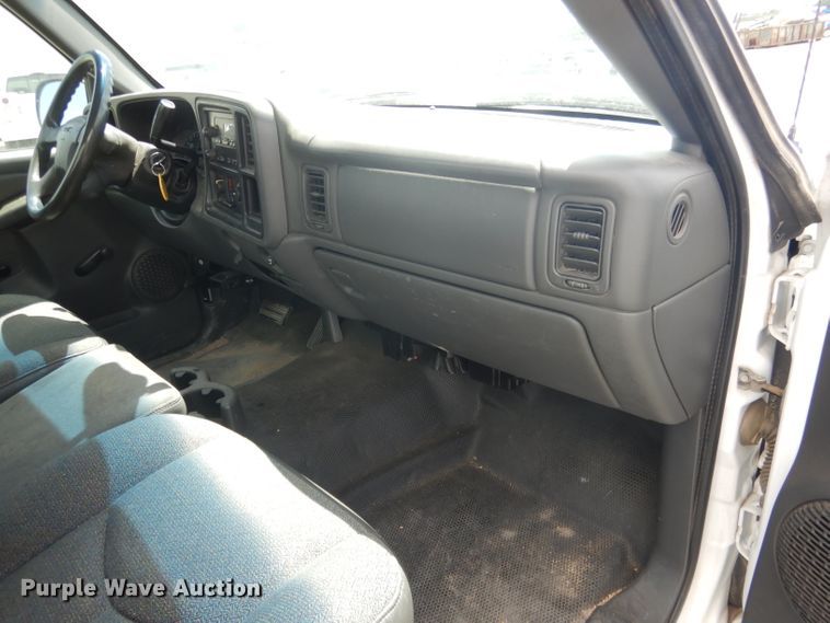 image for item DG5998 2005 GMC Sierra 1500  pickup truck