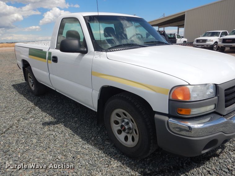 image for item DG5998 2005 GMC Sierra 1500  pickup truck