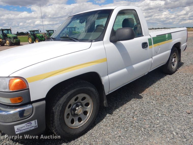 image for item DG5998 2005 GMC Sierra 1500  pickup truck