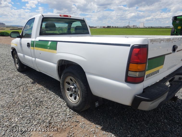 image for item DG5998 2005 GMC Sierra 1500  pickup truck