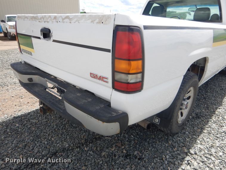 image for item DG5998 2005 GMC Sierra 1500  pickup truck