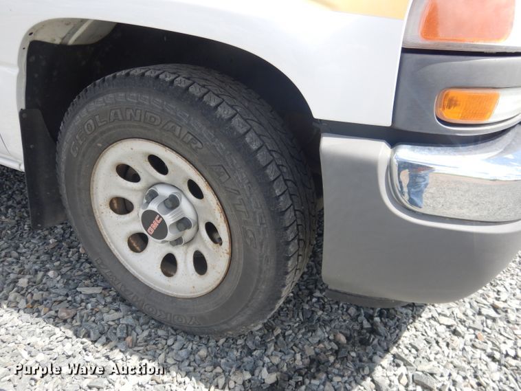 image for item DG5998 2005 GMC Sierra 1500  pickup truck