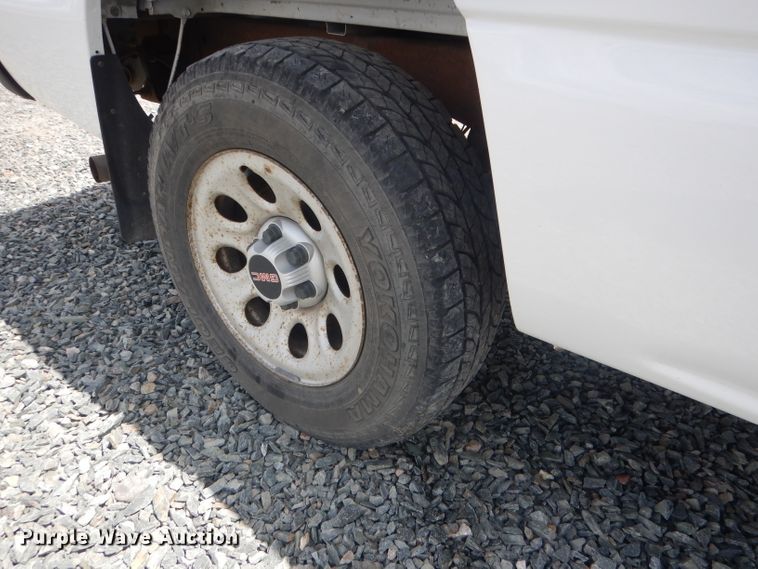image for item DG5998 2005 GMC Sierra 1500  pickup truck