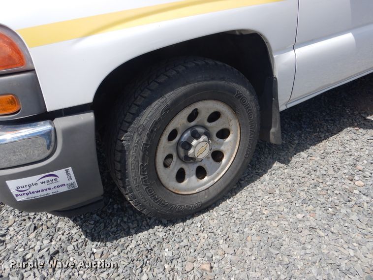 image for item DG5998 2005 GMC Sierra 1500  pickup truck