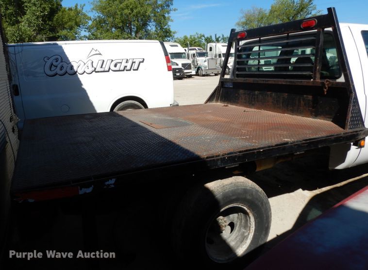 image for item DG6796 2004 Ford F350 Super Duty  Crew Cab flatbed pickup truck