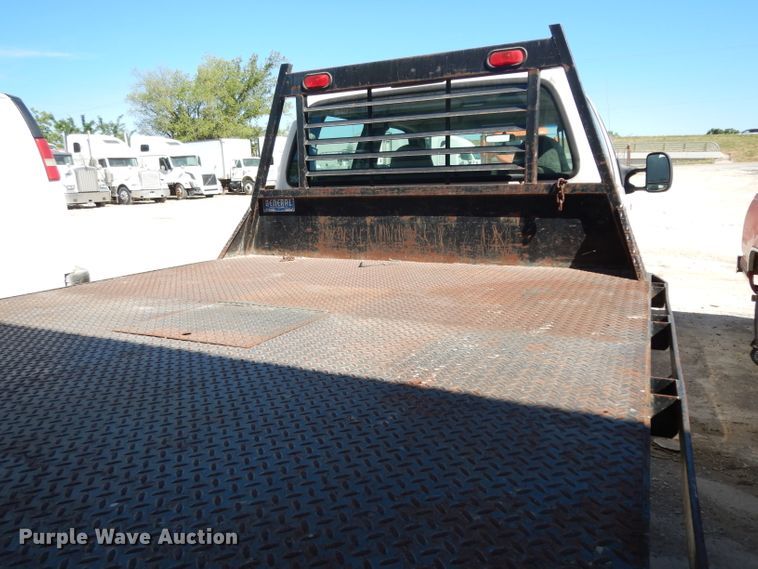 image for item DG6796 2004 Ford F350 Super Duty  Crew Cab flatbed pickup truck