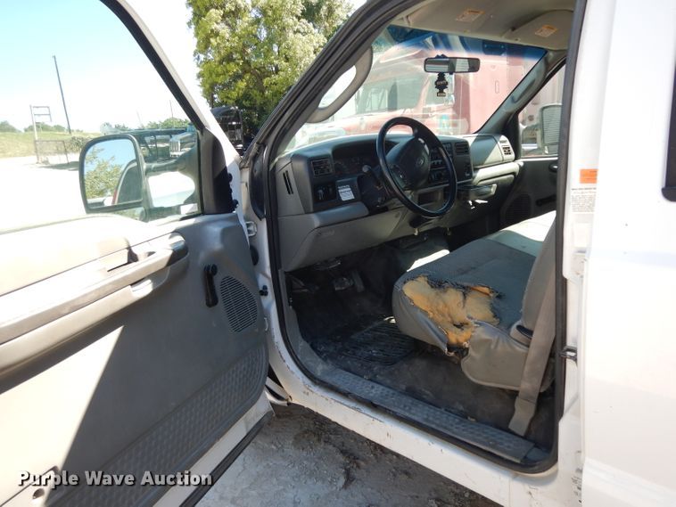 image for item DG6796 2004 Ford F350 Super Duty  Crew Cab flatbed pickup truck