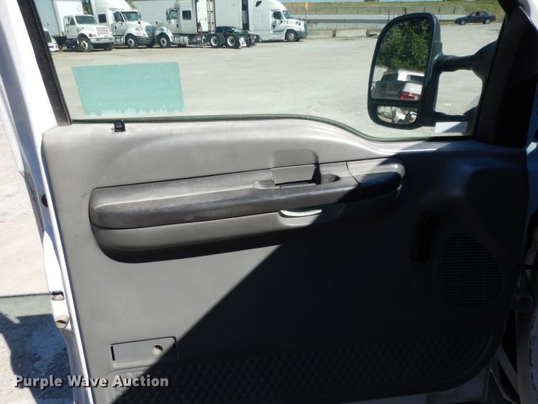 image for item DG6796 2004 Ford F350 Super Duty  Crew Cab flatbed pickup truck