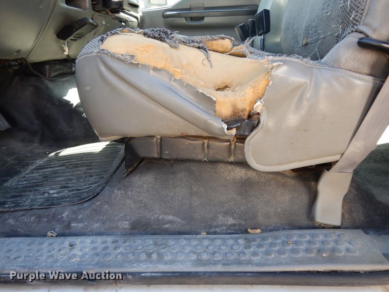 image for item DG6796 2004 Ford F350 Super Duty  Crew Cab flatbed pickup truck