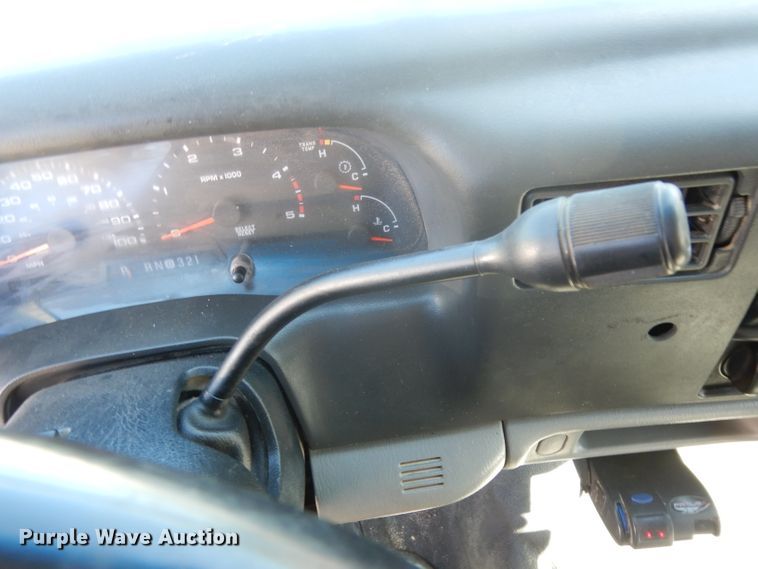 image for item DG6796 2004 Ford F350 Super Duty  Crew Cab flatbed pickup truck