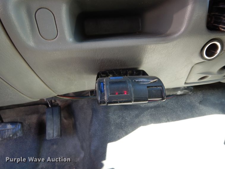 image for item DG6796 2004 Ford F350 Super Duty  Crew Cab flatbed pickup truck