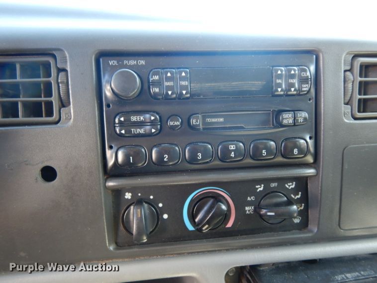 image for item DG6796 2004 Ford F350 Super Duty  Crew Cab flatbed pickup truck