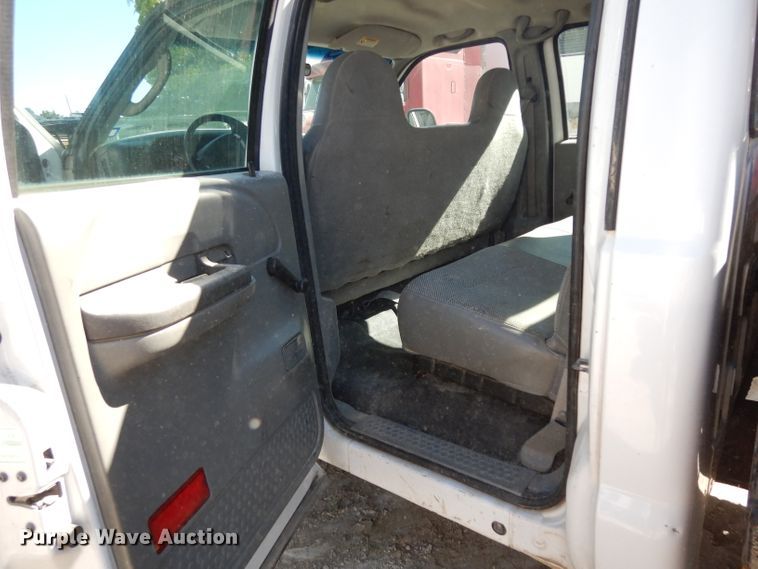 image for item DG6796 2004 Ford F350 Super Duty  Crew Cab flatbed pickup truck