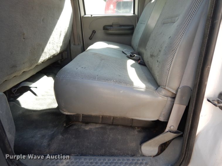 image for item DG6796 2004 Ford F350 Super Duty  Crew Cab flatbed pickup truck