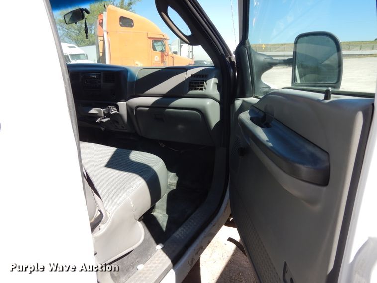 image for item DG6796 2004 Ford F350 Super Duty  Crew Cab flatbed pickup truck