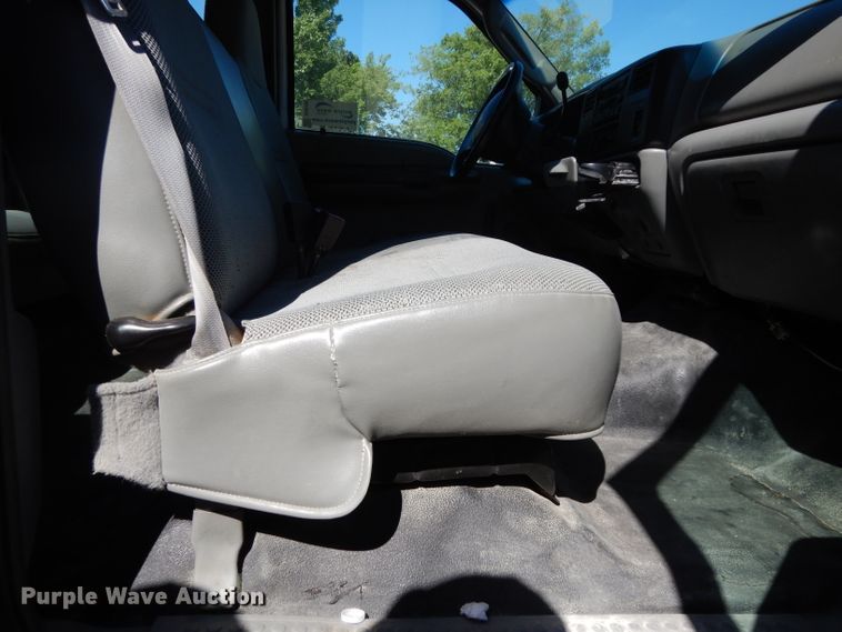 image for item DG6796 2004 Ford F350 Super Duty  Crew Cab flatbed pickup truck