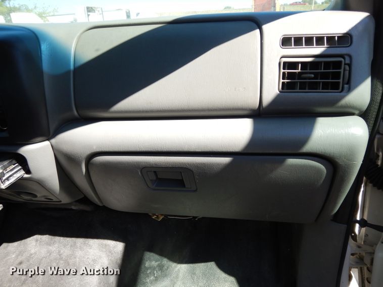 image for item DG6796 2004 Ford F350 Super Duty  Crew Cab flatbed pickup truck