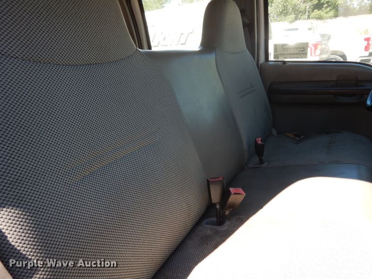 image for item DG6796 2004 Ford F350 Super Duty  Crew Cab flatbed pickup truck