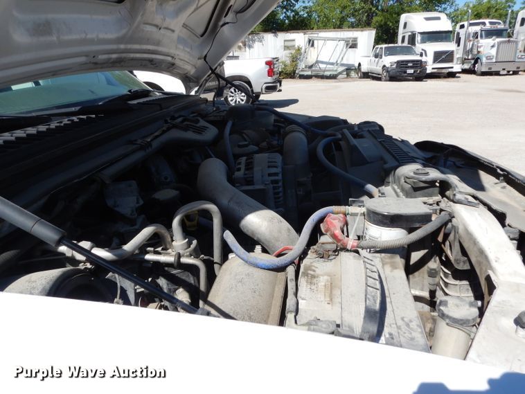 image for item DG6796 2004 Ford F350 Super Duty  Crew Cab flatbed pickup truck