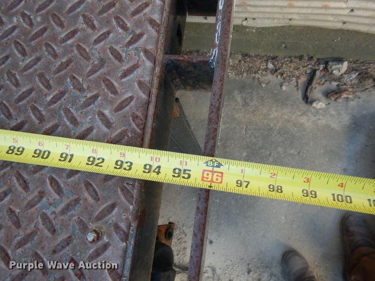 image for item DG6796 2004 Ford F350 Super Duty  Crew Cab flatbed pickup truck