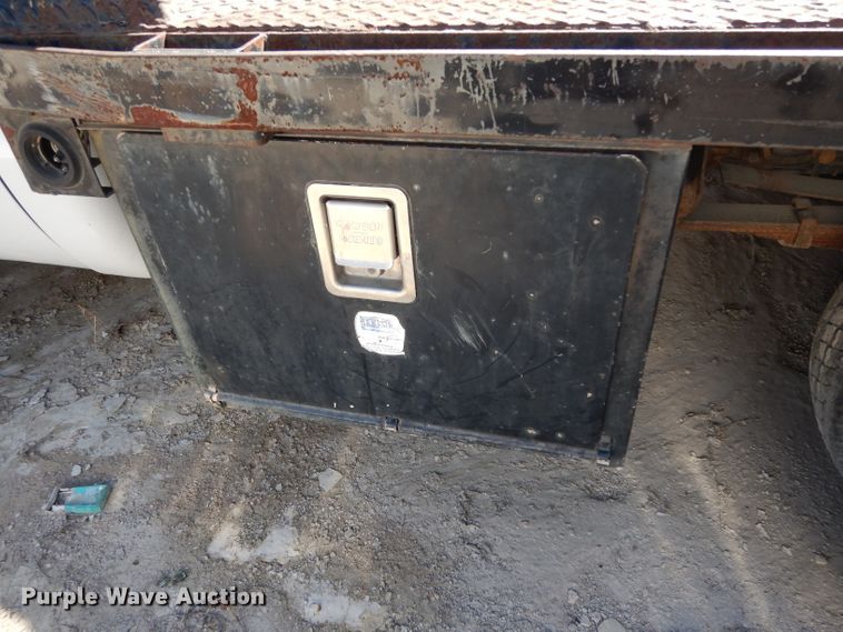 image for item DG6796 2004 Ford F350 Super Duty  Crew Cab flatbed pickup truck