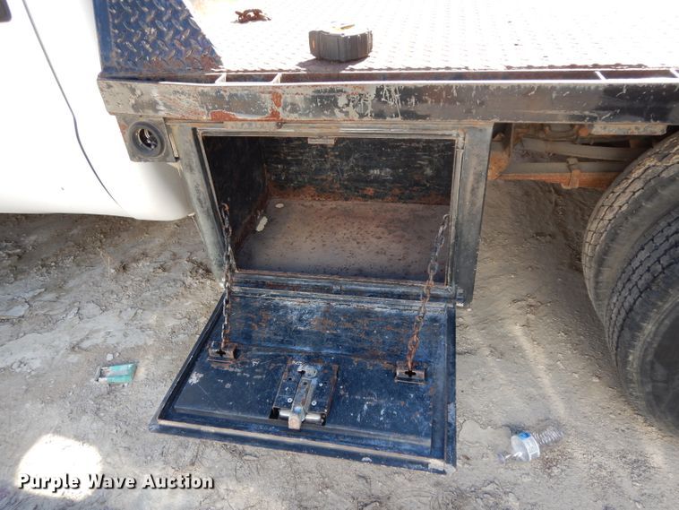 image for item DG6796 2004 Ford F350 Super Duty  Crew Cab flatbed pickup truck