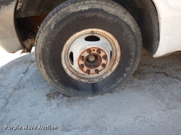 image for item DG6796 2004 Ford F350 Super Duty  Crew Cab flatbed pickup truck