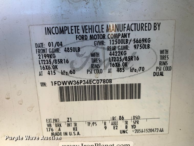 image for item DG6796 2004 Ford F350 Super Duty  Crew Cab flatbed pickup truck